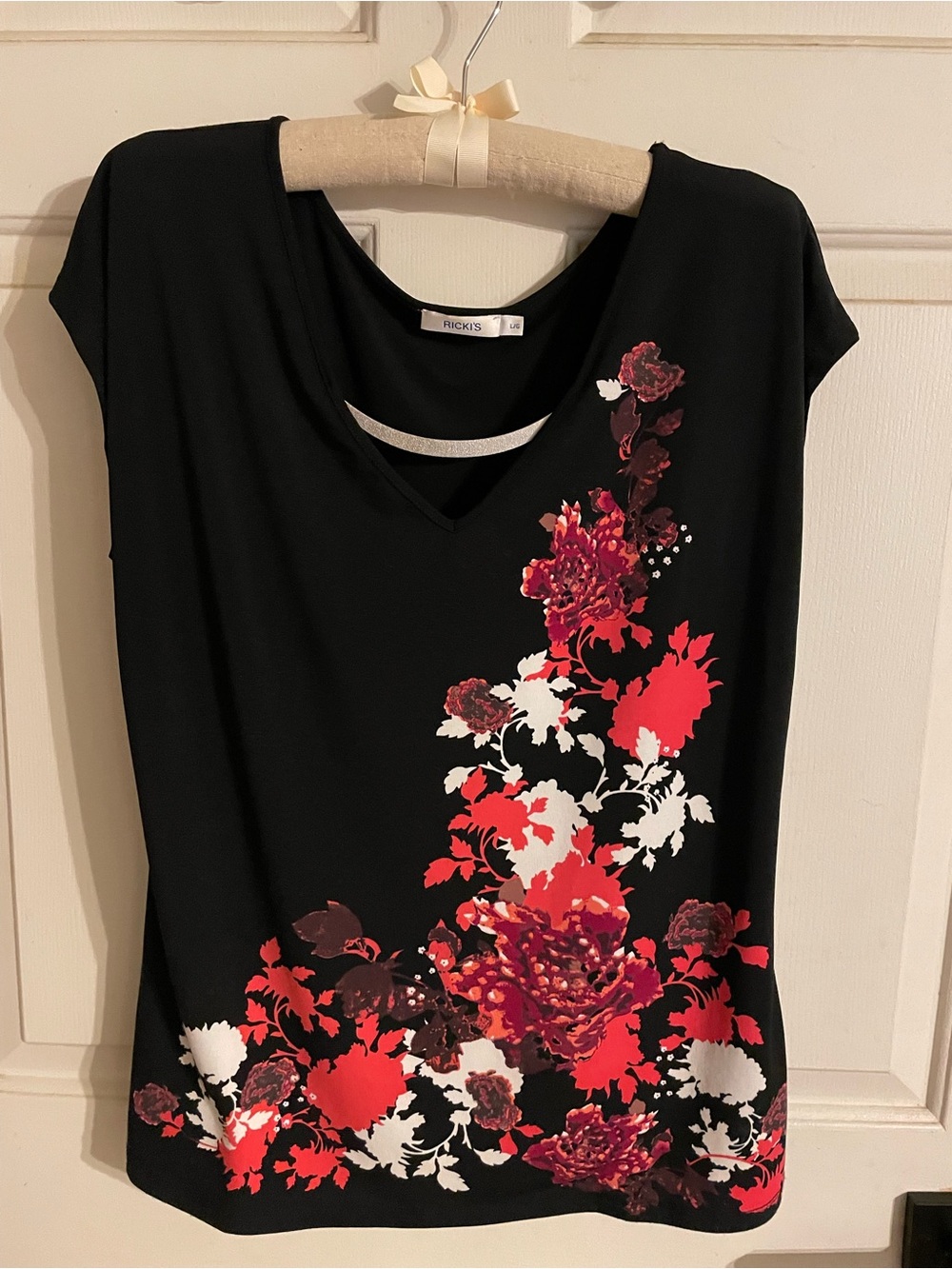 Ricki's Black V-Neck Cap Sleeve Top with Red & White Floral Print